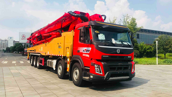 深圳泵车租赁公司如何调节混凝土泵车泵送的排量大小？